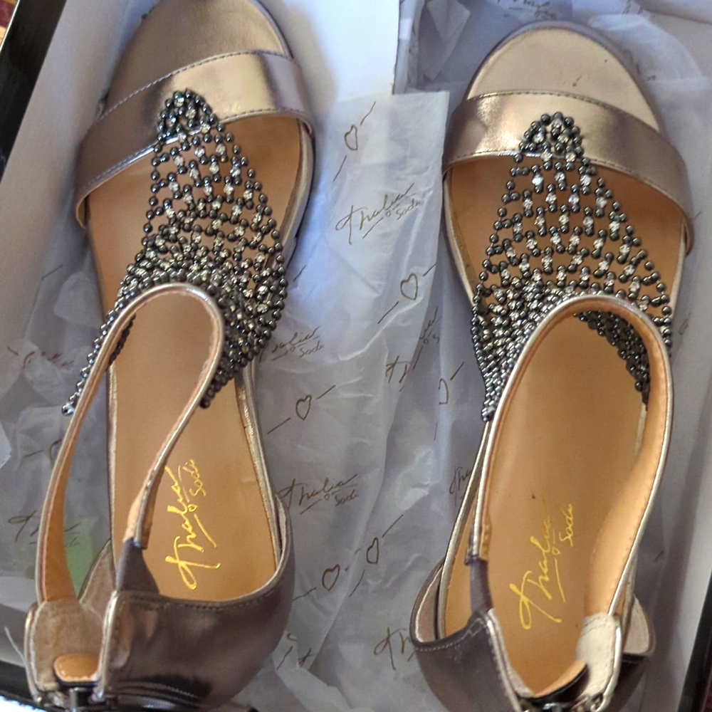 NWOT Thalia Pewter Sandals Brand New in Box